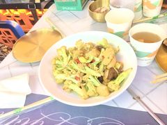 -沙枣树辣子鸡•新疆家常菜(喀什西路店)
