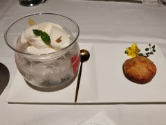 杏仁白玉布丁配蜜汁叉烧酥-广舟(千禧店)