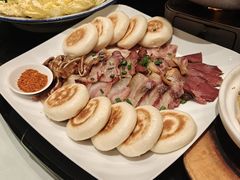 -帅巴人舅母子腊蹄民俗村