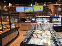 面包甜点陈列柜-皇冠幸福里动物奶油生日蛋糕(万达店)