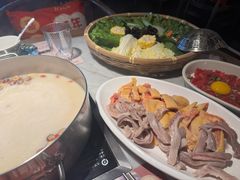 -尚尚仙·酸汤猪手·猪肚鸡火锅(华联万柳购物中心店)