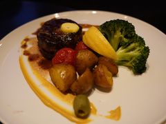 碳烤菲力牛排配土豆泥及红酒汁-WOLFGANG PUCK KITCHEN & BAR(迪士尼小镇店)