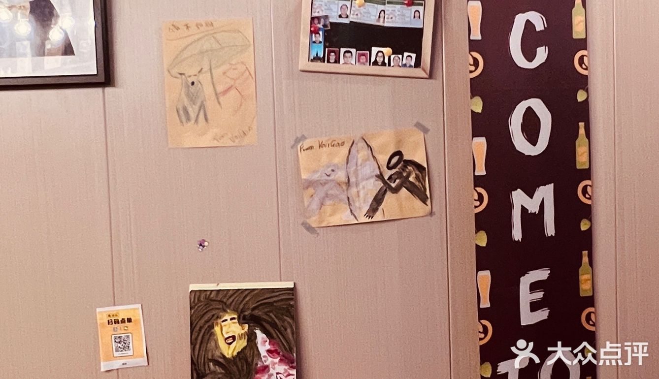 漫步进这家咖啡馆，发现老板的品味贯穿于每一寸空间