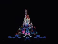 -小镇影院迪士尼小熊Duffy与他的朋友合影地