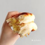 都很好吃但全是热量炸弹。肉松卷味道淡很一般