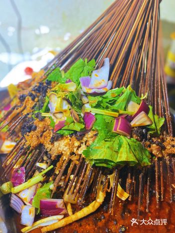 成都｜可以永远相信这家油卤串串 能干完一大碗蛋炒饭