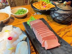 -老牌坊云南鱼豆花火锅(爱建店)