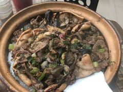 鱿鱼黄鳝牛肉煲仔饭-阳江河堤老牌曾记美食