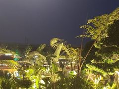 -茅草房·河畔园林火锅