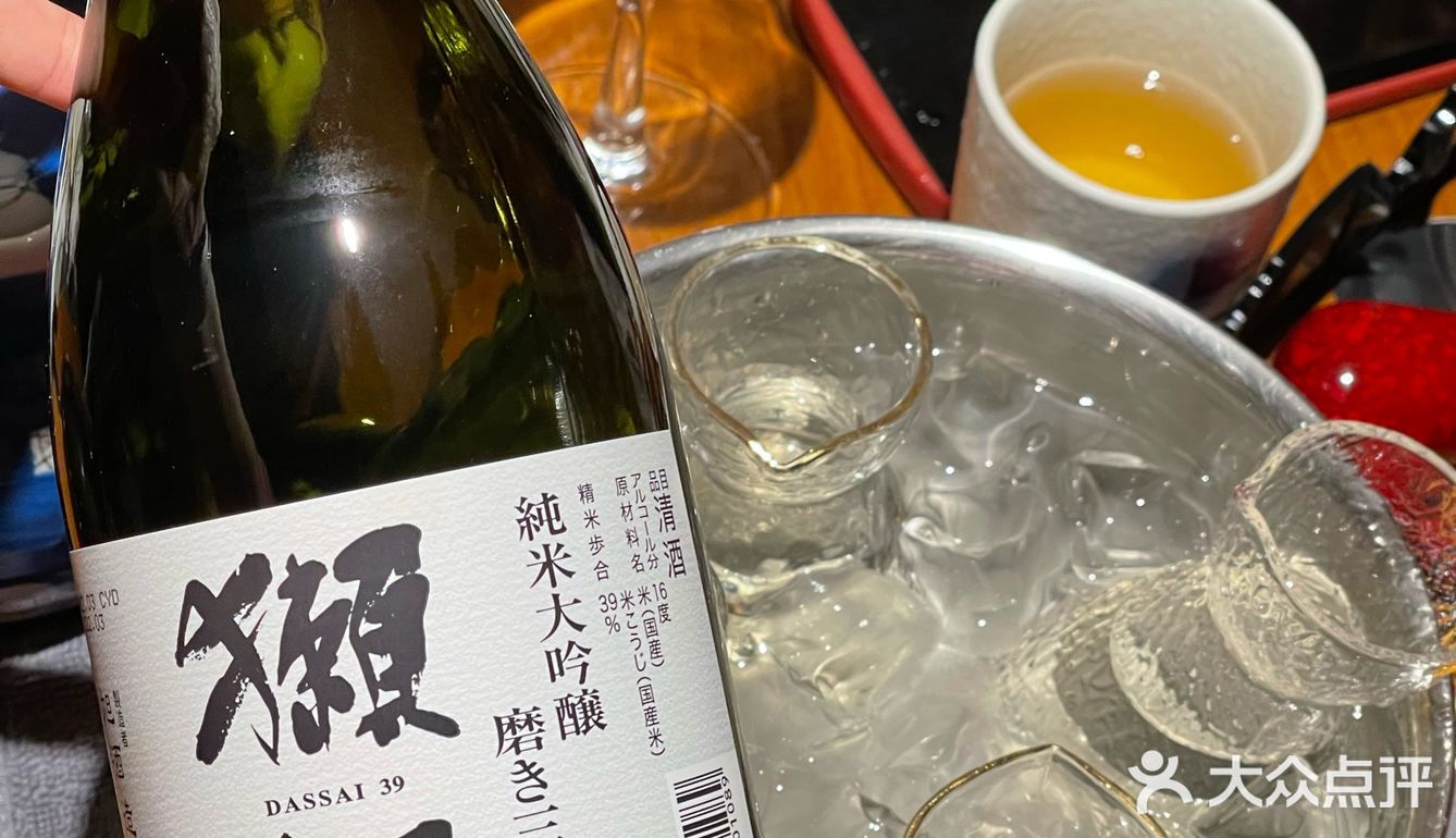 同事生日选择来这家日料餐厅，我们坐了包间，私密性很好