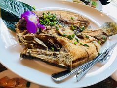 -Chom Cafe and Restaurant