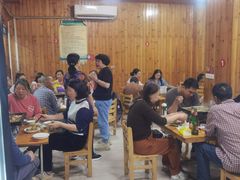 -宏兴烤鱼山庄(宣恩总店)