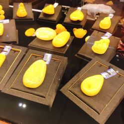 -灵彩珠宝(朗香街店)