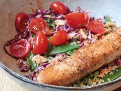 煎三文鱼泰式花生色拉-Wagas沃歌斯(大学路店)