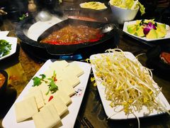 -老房老舍重庆火锅(假日城市店)