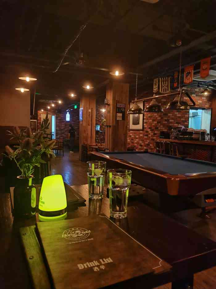 home field露台西餐厅·酒吧(阿拉城店)-"[薄荷]环境:就在阿拉街里面