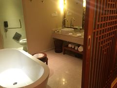 三亚亚龙湾华宇度假酒店(原三亚华宇皇冠假日酒)-三亚亚龙湾雅高美爵酒店