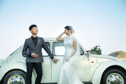 -现代经典婚纱摄影