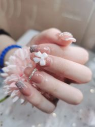 -吉吉靓甲美睫