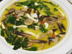 上汤真菌豌豆尖-那家小馆•北京菜•烤鸭(香山店)