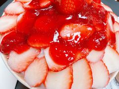 草莓雪冰-劳顶笨Rotty Bun(青岛城阳店)