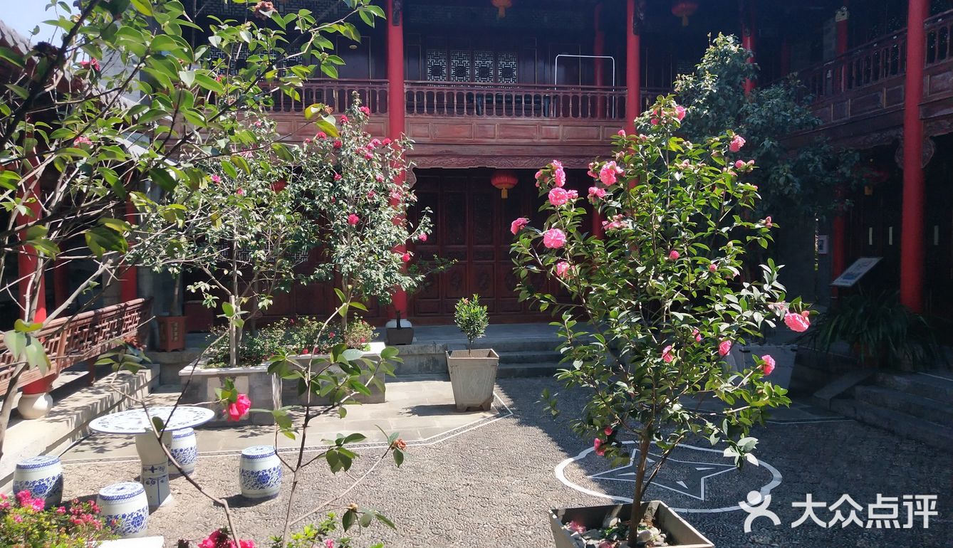 酒店地理位置方便,出门就是洋人街