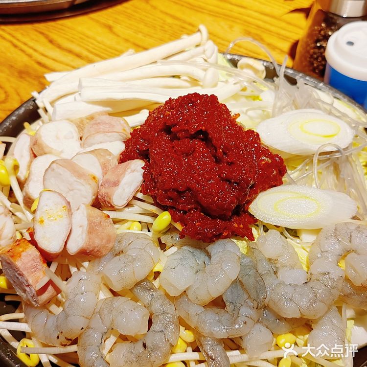 韩国街的魅力，炭烤鳗鱼和活章鱼的绝美之味