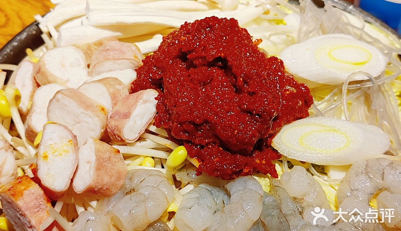 韩国街的魅力，炭烤鳗鱼和活章鱼的绝美之味