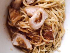 -松树干拌面店