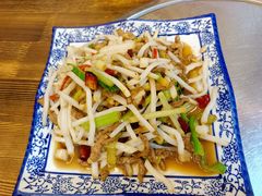 毛草根炒肉丝-老味道1992(武当山店)