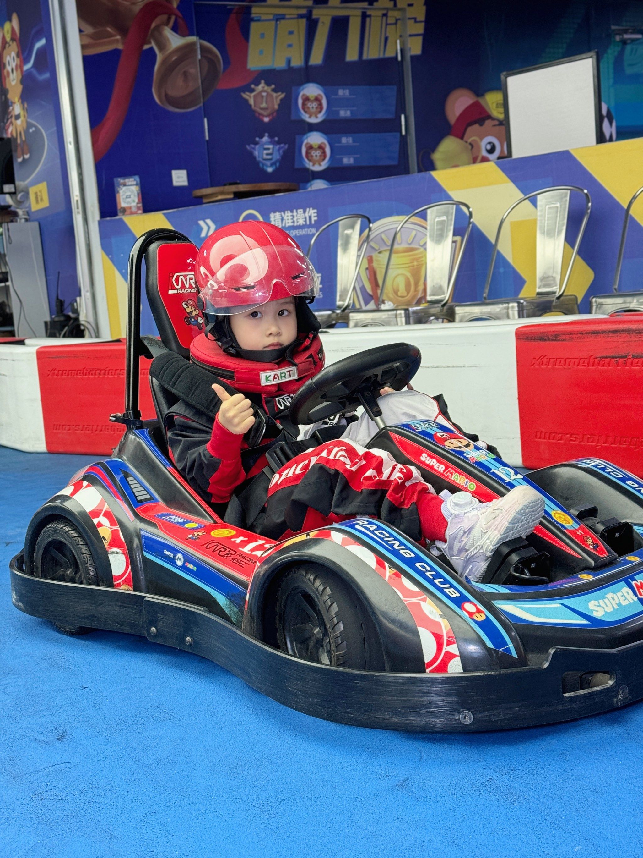 带幼崽一起来开卡丁车