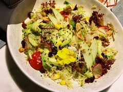瘦身牛油果藜麦沙拉-Wei菋·Le Bistrot