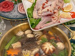 蒜头白贝走地鸡火锅-十二春顶级锅物(泉亮花园店)
