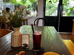 -彳亍咖啡·这里(水湾路店)