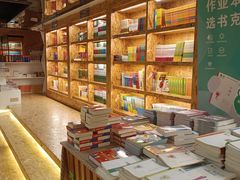 -新华里咖啡书吧(新华书店小寨店)