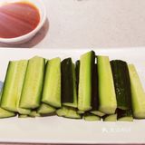 边吃边聊,喝一口菌汤鲜美无比,口感润滑