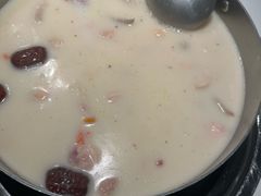 -洪氏嗨捞·广东猪肚鸡·椰子鸡火锅(西咸万象城店)