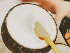 -志龙皇冠吃货椰子铺