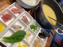 -云海肴·汽锅鸡·云南菜(天山百盛优客店)