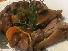 特色酱猪手-山楂树融合菜餐厅