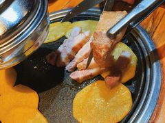 带皮厚切五花-唯成•韩国炭火烤肉 유성고기