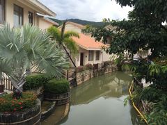 -亚龙湾亚泰商业街