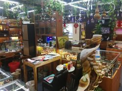 -灵彩珠宝(朗香街店)