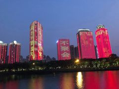 -万绿园
