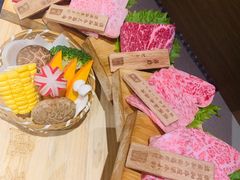 -山川小町·极番烧肉(新地假日广场店)