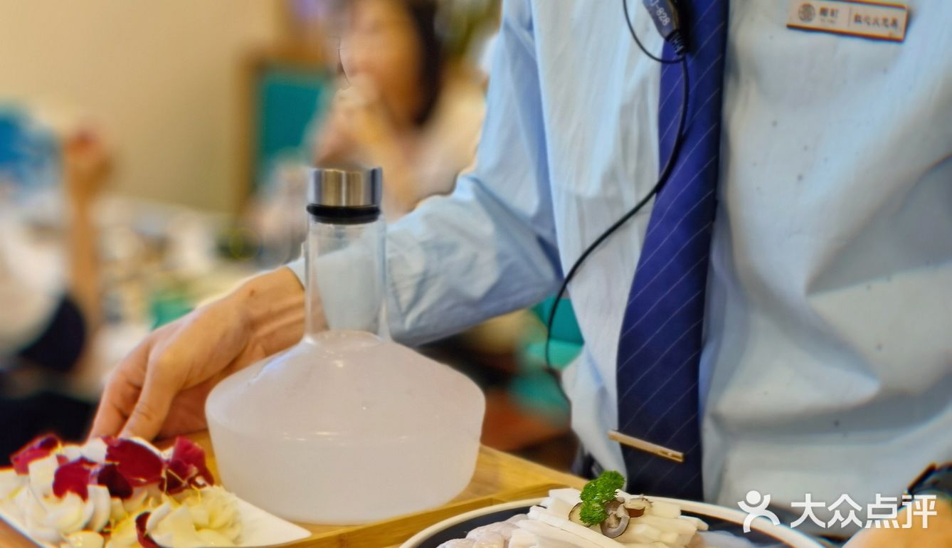 椰町·海南椰子鸡，给你带来原汁原味的海南风味[加油]