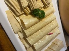 -老牌坊云南鱼豆花火锅(哈西万达店)