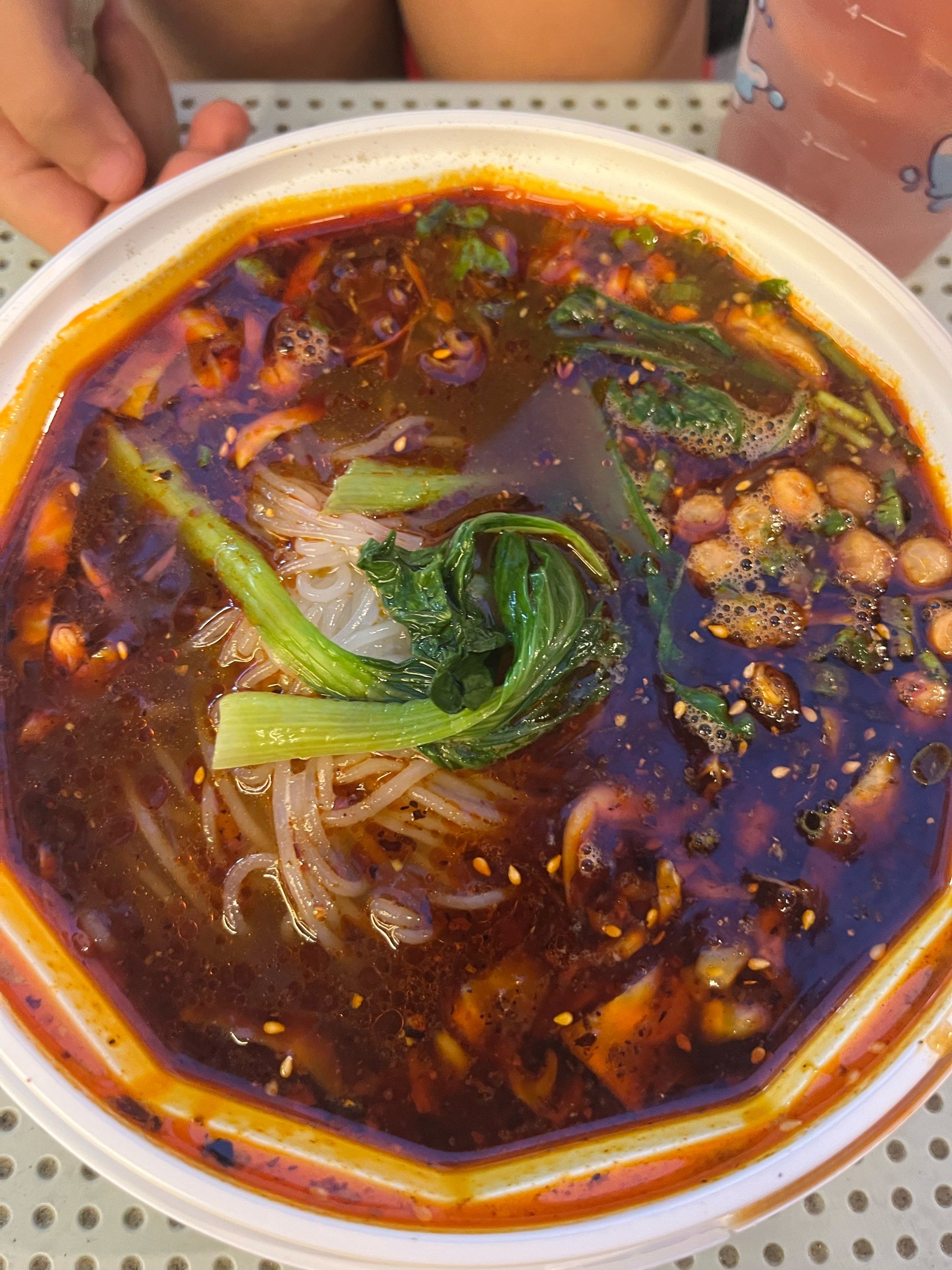 来一碗热腾腾的红油米线🍜