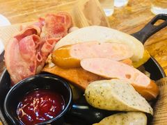 -more than meow吴止猫主题餐厅(承德 中船汇店)