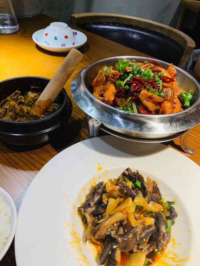 大理昆百大泰业城-"环境好,样式多,商家也多,一呼百应啊.